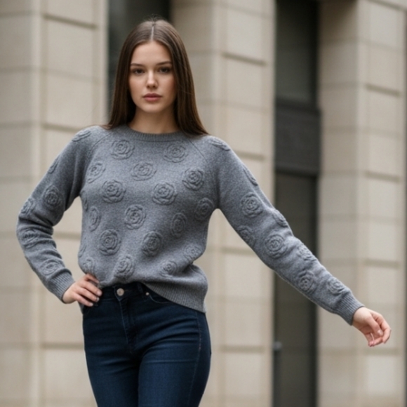 Leo & Nicole Gray Polka Dot Sweater Pullover Size Medium - Picture 2 of 9